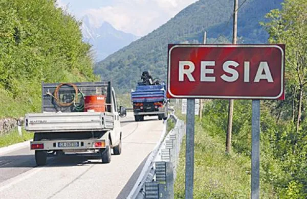 Gospod Cherubini, ki je zaprosil za dvojezično izkaznico in s tem dvignil nekaj prahu, je svojo izkaznico dobil, četudi ročno izpolnjeno.
