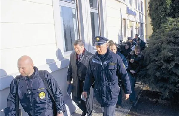 Pred dobrim letom in pol so kriminalisti in policisti takole pospremili prvega moža Primorja Dušana Črnigoja