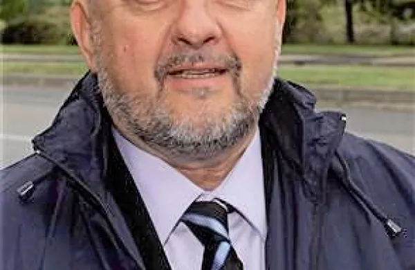 Jelinčič Juriča obtožuje, da so mu kriminalisti protipravno vzeli prostost, mu neupravičeno prisluškovali in ga snemali.