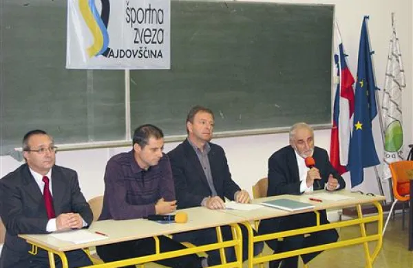 Soočili poglede na &scaron;port