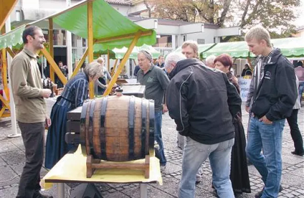Dobrote, takšne in drugačne so ponujali na stojnicah