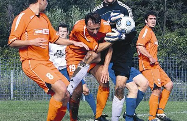 Tolminski vratar Uroš Rutar je  učinkovito ustavljal ankaranske napadalce