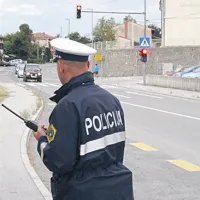 Policisti voznike pozivajo, naj pešcem  odstopijo prednost, hitrost pa naj prilagodijo