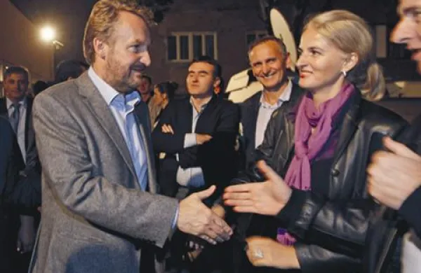 Kandidat bošnjaške Stranke demokratske akcije (SDA) Bakir Izetbegović je s 34,73 odstotka glasov nepričakovano dobil največ glasov med bošnjaškimi kandidati.