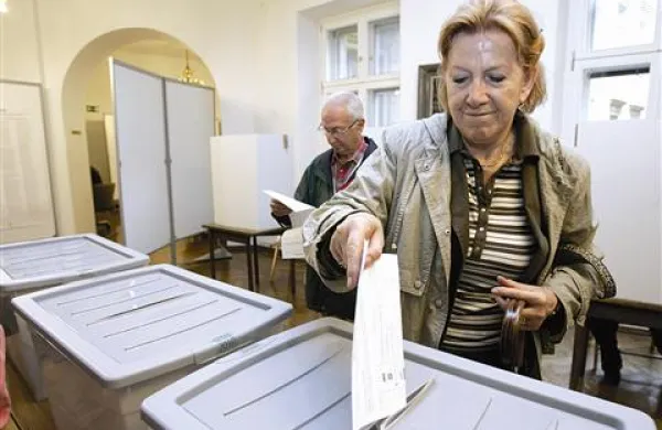 Prvi volilci so že oddali svoje glasove 