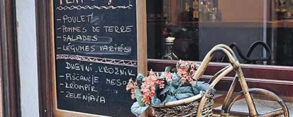 Čevljarska ulica se je za en dan spremenila v francosko Rue des cordonniers, meniji v restavracijah pa so bili napisani tudi v francoskem jeziku.