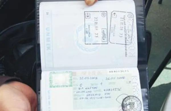 Odprava vizumov za državljane BiH in Albanije bo veljala samo za imetnike biometričnih potnih listov.