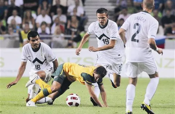Josip Iličić (v sredini s št. 19) blesti v dresu italijanskega Palerma, v italijanski prvi ligi je že zabil tri gole. Ga bo nocoj tudi ribičem iz Ferskih otokov?