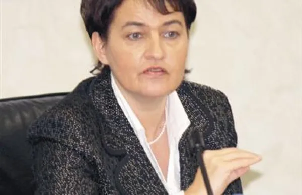 Danes o odpravi nesorazmerij niso govorili, saj ministrica za javno upravo na pogajanjih ni bila navzoča. Pogajanja se nadaljujejo v ponedeljek.