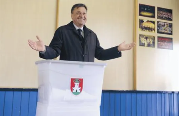 Volilci so po rezultatih vzporednih volitev Jankoviću namenili skoraj 70 odstotkov glasov.