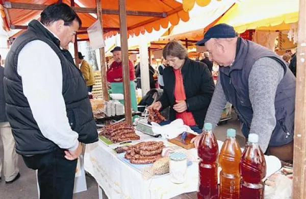 Medtem ko so se prvi sejemski dan stojnice šibile pod raznimi dobrotami, so ob koncu marsikateremu razstavljalcu zaloge pošle