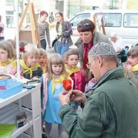 Člani Šenta se pogosto predstavljajo ljudem