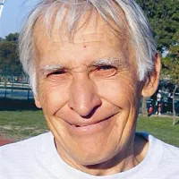 Miro Trontelj, letnik 1940: “Tečem vsak dan, ne jemljem nobenih tablet, jem samo sadje in zelenjavo, nič sladkorja, soli, moke, mleka. Z ženo Silvo sva navdušena, ko sva prišla sem, sva se globoko priklonila tistim, ki so to organizirali. Še to moram povedati: ni res, da je tek zasvojenost, tek je preventiva proti vsaki zasvojenosti, proti lakomnosti, strahu, depresiji.“