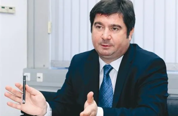 Robert Časar od Luke Koper zahteva 288.000 evrov