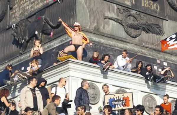 Upokojitvena starost v Franciji bo  kljub zvišanju ostala med najnižjimi v Evropi. V sosednji Nemčiji nameravajo namreč upokojitveno starost s 65 let zvišati na 67 let
