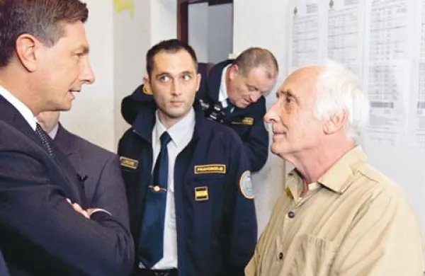 Josip Zagajski je Borutu Pahorju povedal, da dejanje obžaluje, kaj pa mu je odgovoril premier, ni znano