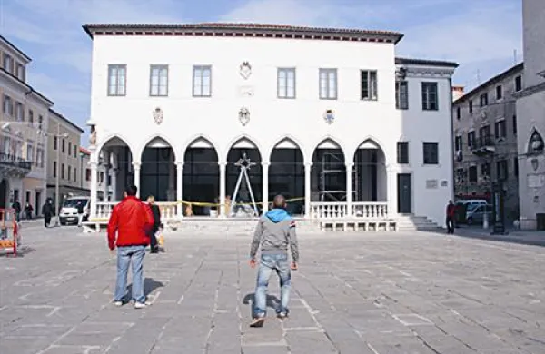 Kavarna Loggia bo jutri po treh letih znova odprla vrata