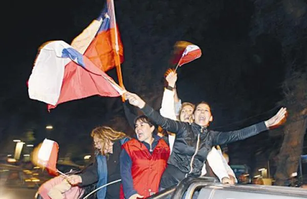 Po rešitvi 33. rudarja se je povsod po državi začelo veliko slavje.