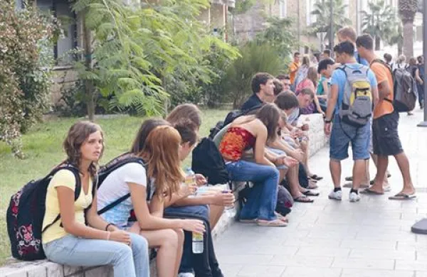 Odločbe o dodelitvi štipendije bodo prejeli vlagateljevi starši oziroma skrbniki po pošti predvidoma prihodnji teden.