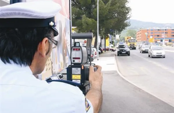 Policisti v  času stavke  temeljito opravljajo postopke na meji, v notranjosti države pa  ne izrekajo kazni za prekrške, ki jih sicer vsakodnevno kaznujejo