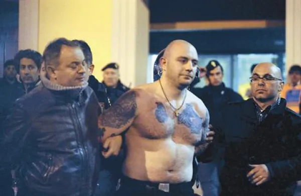 Vodja navijačev Crvene zvezde Ivan Bogdanov naj bi še s peterico somišljenikov pripotoval v Italijo preko Avstrije.