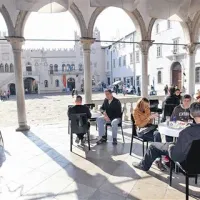 Končno je mogoče uživati v kofetkanju na terasi z najlepšim  razgledom v mestu  