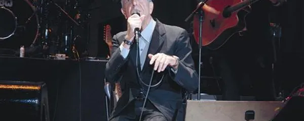 Leonard Cohen je minuli torek v Areni Stožice dokazal, da nima 76 let, ampak 26 let in pol stoletja izkušenj 