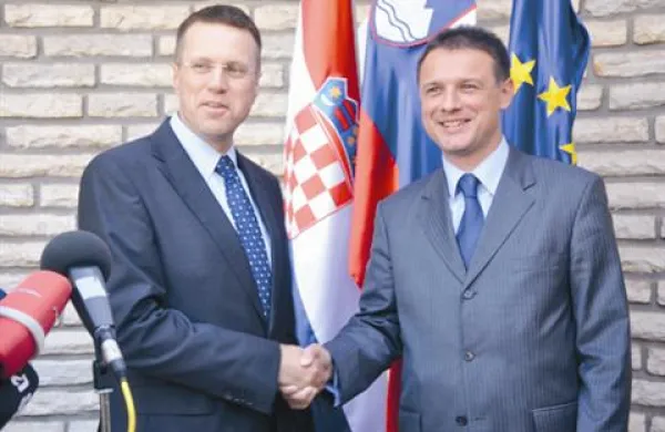 Žbogar in Jandroković med srečanjem v Jesenicah na Dolenjskem julija letos