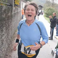 Skupna zmagovalka med starejšimi veterankami Nada Merlak v cilju