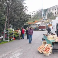 ... v Štanjelu pa prostor okrog gradu in celo na glavni cesti