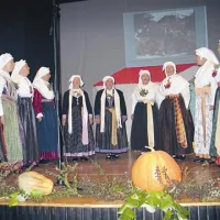 Pevska skupina Kraški šopek iz Sežane je branila kraške barve