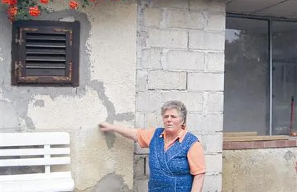 Zorka Kramersteter iz Dragonje kaže, do kod ji je voda zalila stanovanje