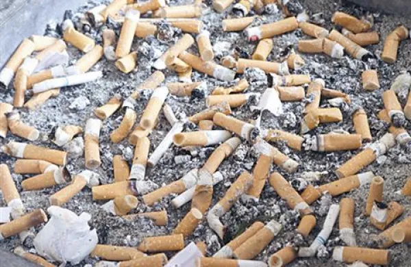 Vlomilec je odnesel tudi 190 škatlic različnih cigaret