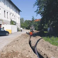 Optični kabli potekajo pod zemljo, zato bodo telefoni, računalniki in televizorji mnogo varnejši pred strelami