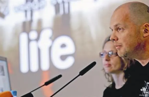 Programski direktor je ugledni filmski publicist Simon Popek