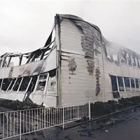 Šola Val d'Huisne v zahodni Franciji, ki so jo med demonstracijami zažgali 
