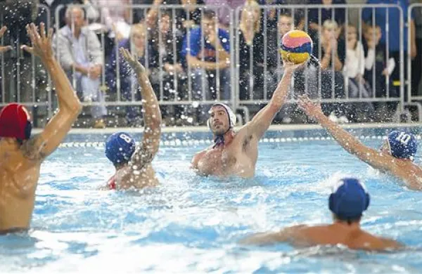 Savona je letos v polfinalu italijanskega pokala  premagala Florentio (10:6), ki je Rokavo (bele kapice) v Kopru pred kratkim premagala z 8:6