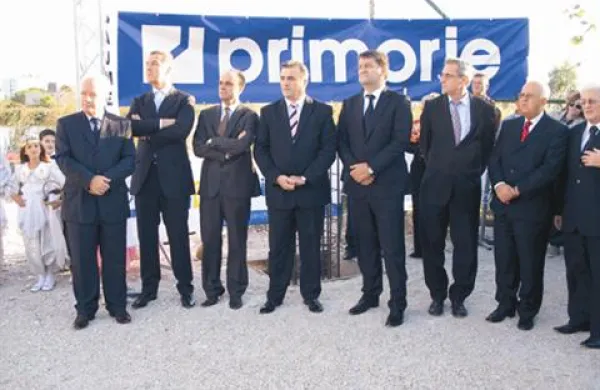 Izjemen pomen novega objekta so s svojo prisotnostjo na slovesnosti ob otvoritvi temeljnega kamna izrazili tudi predsednik Vlade Črne Gore Milo Đukanović, direktor direkcije za promet Veselin Grbović ter župan Občine Ulcinj Gzim Hajdinaga