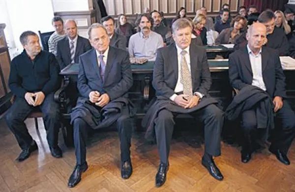 Ivan Zidar, predsednik uprave SCT, Dušan Črnigoj, predsednik uprave Primorja, in Tomaž Žibert iz Kontrole zračnega prometa