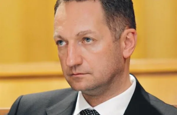 Boris Popovič pojasnjuje, da se je za odstop odločil zaradi nedavno uveljavljenega zakona o integriteti in preprečavanju korupcije.