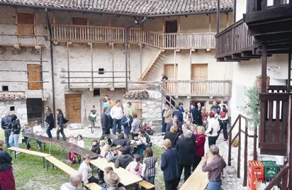 Pred leti obnovljeno staro breginjsko jedro so le delno oživili. 