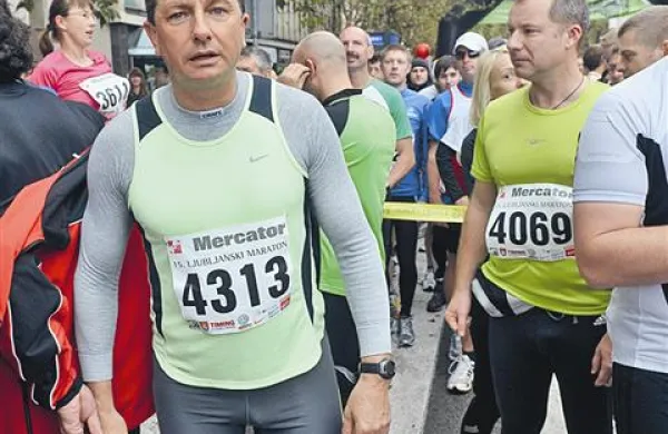 Tekel je tudi najbolj znani Primorec v Ljubljani,  premier Borut Pahor. 