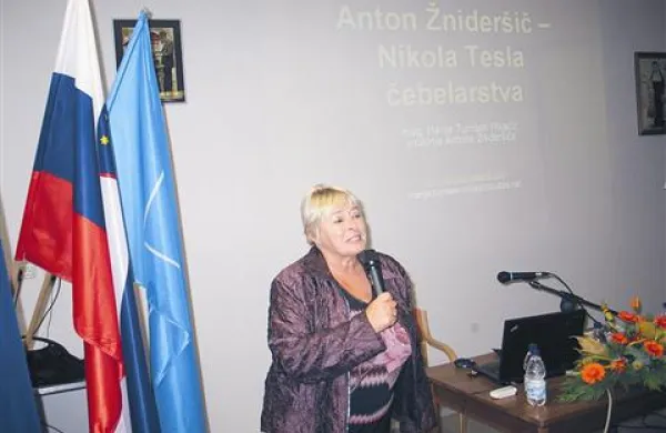 Marija Turnšek Mikačič, Žnideršičeva vnukinja, na predstavitvi zbornika 