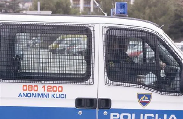 Policisti in vlada tudi danes niso našli skupnega jezika.