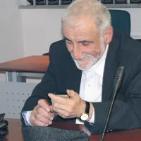 Poljšak je nasmejan sprejemal  tudi sms čestitke