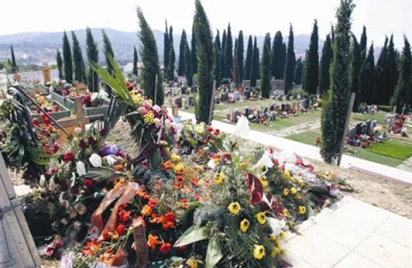 Z avtobusom na pokopali&scaron;če
