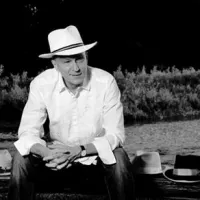 Vlado Kreslin in njegovi značilni klobuki