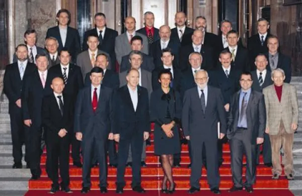 Državni svet bo v torek odločal o vetu na zakon o malem delu