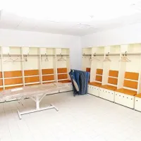 Slačilnice so izjemno komfortne (premorejo po 25 boksov) in opremljene v skladu s sodobnimi trendi