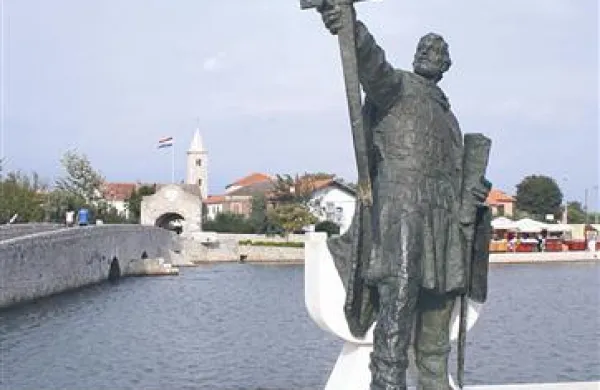 Knezu Branimiru je suverenost priznal rimski papež v 9. stol.